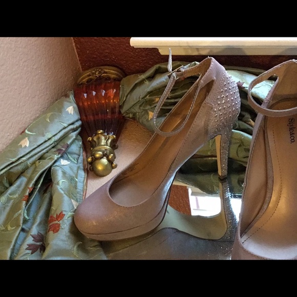 Ankle strap heels - Picture 3 of 4